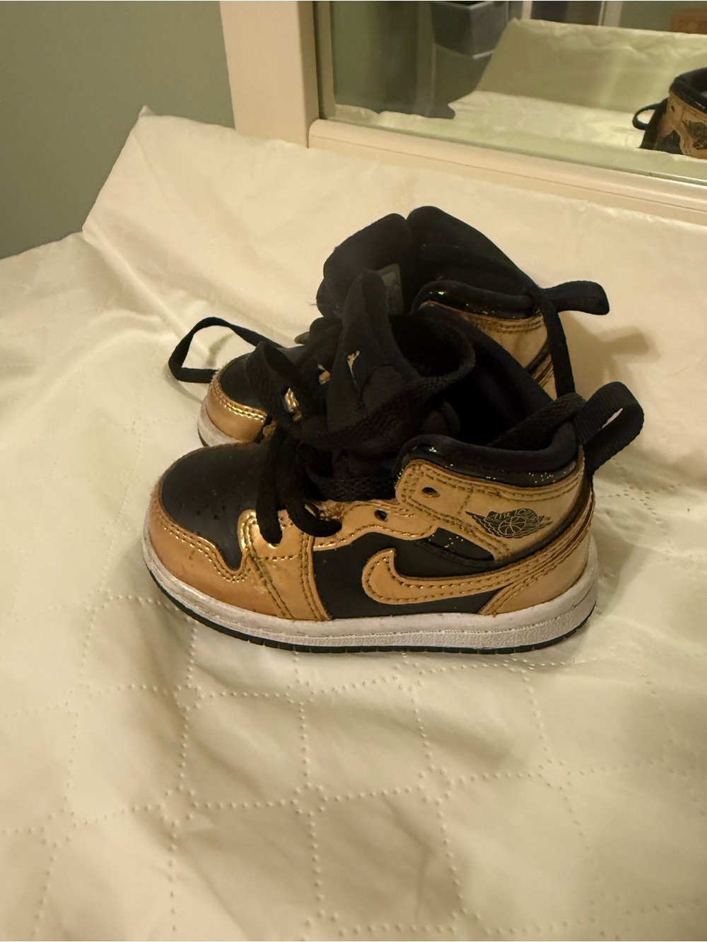 Nike Air Jordan 1 Retro High OG TD Black Metallic Gold 5C Toddler